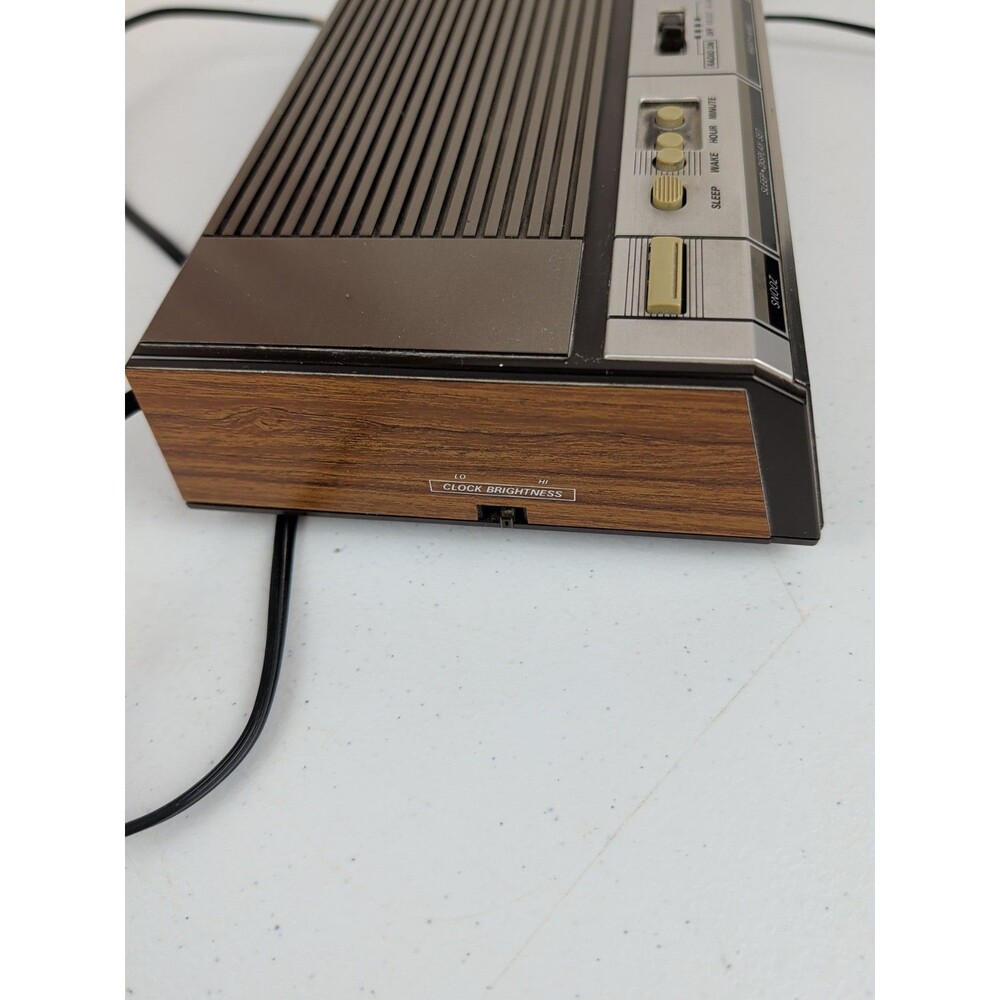 General Electric Silver & Woodgrain Blue Display Alarm Clock Radio Model#7-4646A - Picture 6 of 7